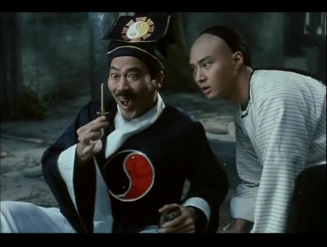 冯淬帆演的鬼片,他偷了一个人的铜镜,被他外甥拿到剧组去镇小人了。没？（冯淬帆导演的电影全集）