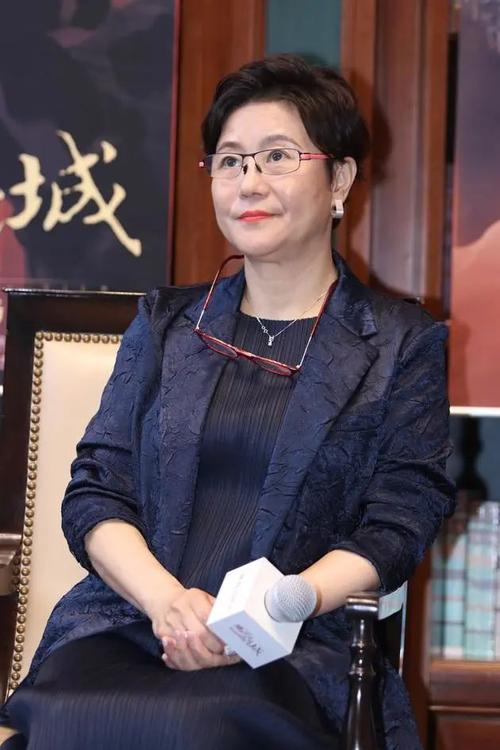 2005新红楼梦剧情？（导演李少红的父母）