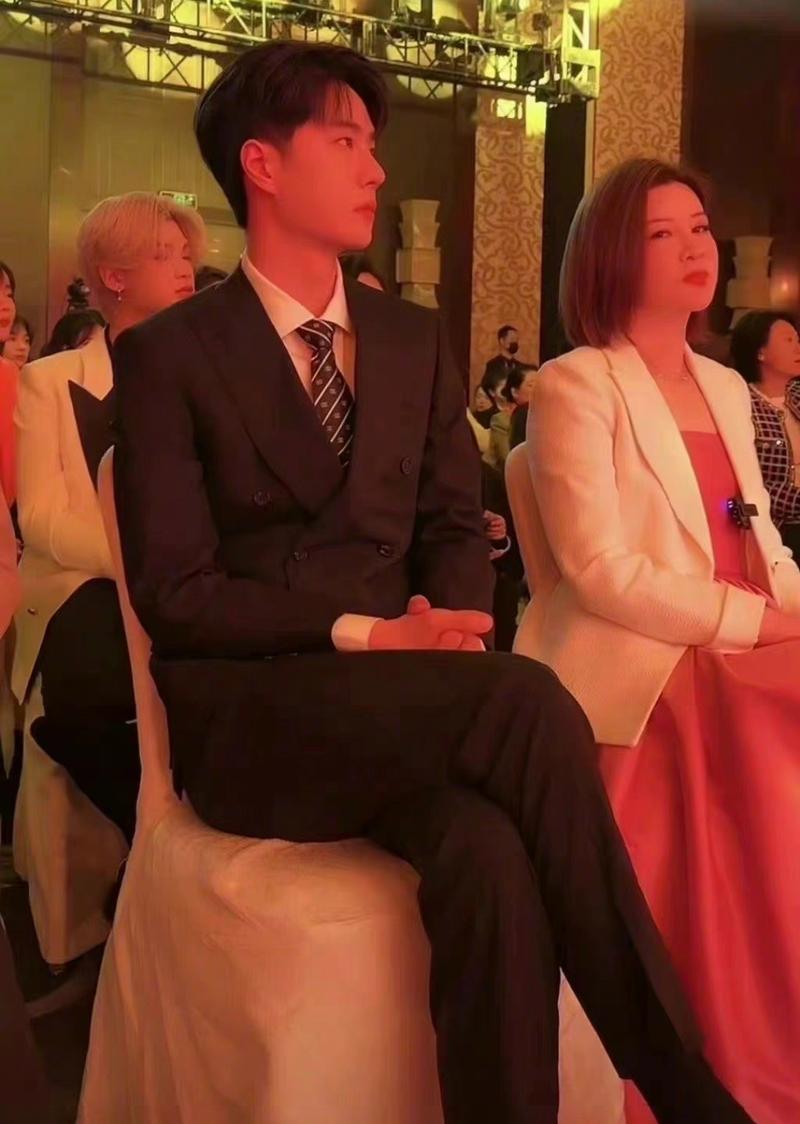 程耳在湖南哪个晚会夸王一博?(被老婆夸出来的好导演)