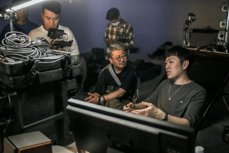 什么是执行制片人、执行导演?(演职人员 英文导演)