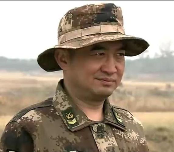我是特种兵2老黑班长是谁扮演的？（我是特种兵2导演）
