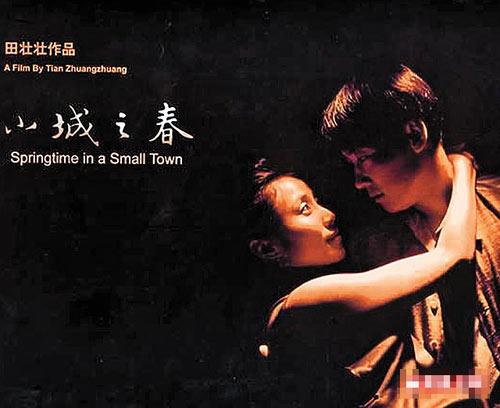 2002年重拍了小城之春的导演是谁？（18禁不禁 换导演）