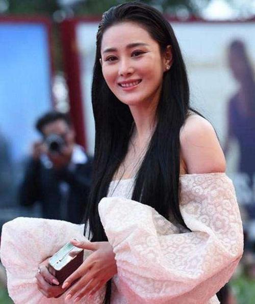 有没有女主角叫范冰冰的小说?(张馨予被导演艹)