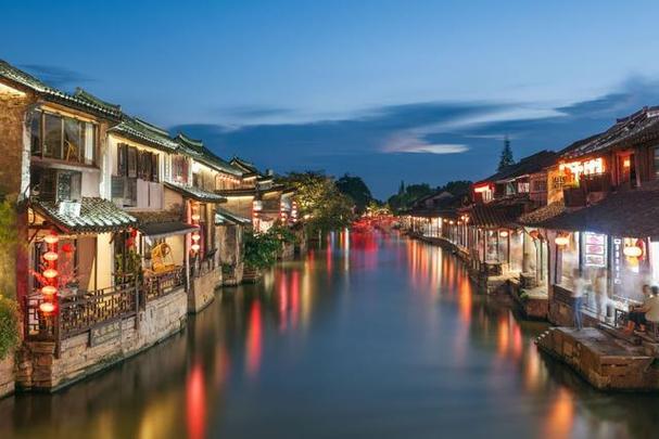 浙江省的哪些城市繁荣，旅游景点多，热闹？（江流导演个人资料）