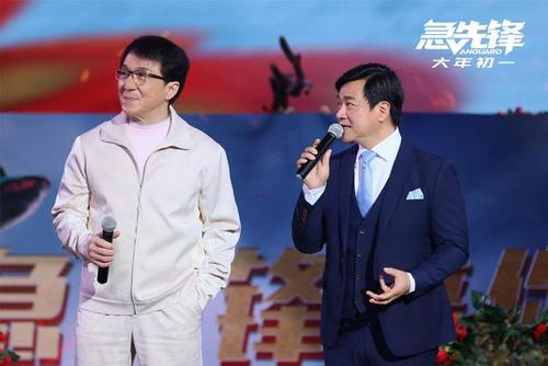 成龙导演了哪几部?(成龙导演水平)