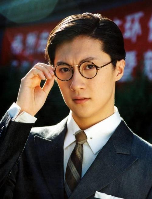 金粉世家中大哥谁演的？（导演李大为老婆）