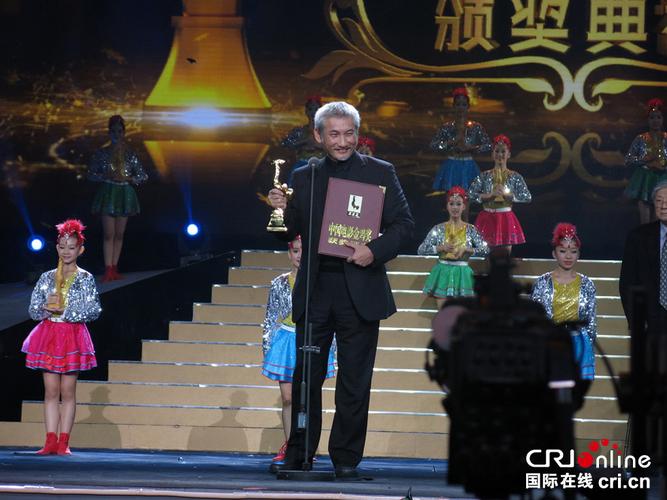 2015金鸡百花奖获奖名单？（徐克导演得奖视频）