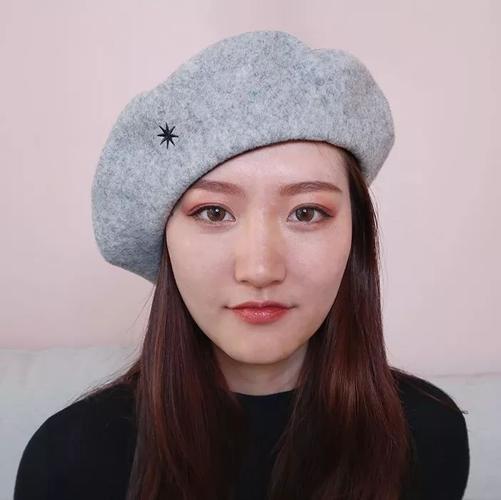 脸宽想戴帽子怎么办？（我是路人甲里戴帽子的副导演）