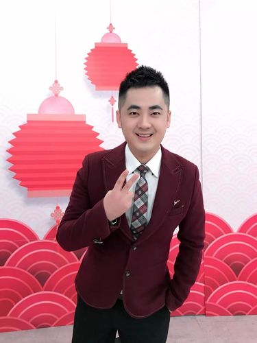 青岛全接触主持人都有谁?(卫视主持人陪导演睡觉)