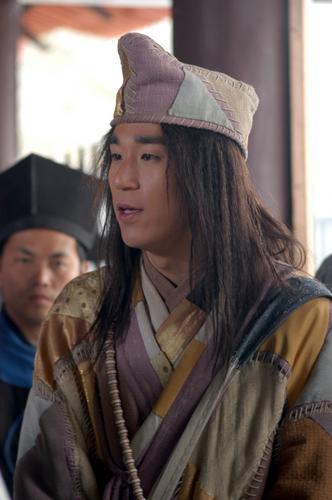 活佛济公张默演谁?(张默导演的电影)