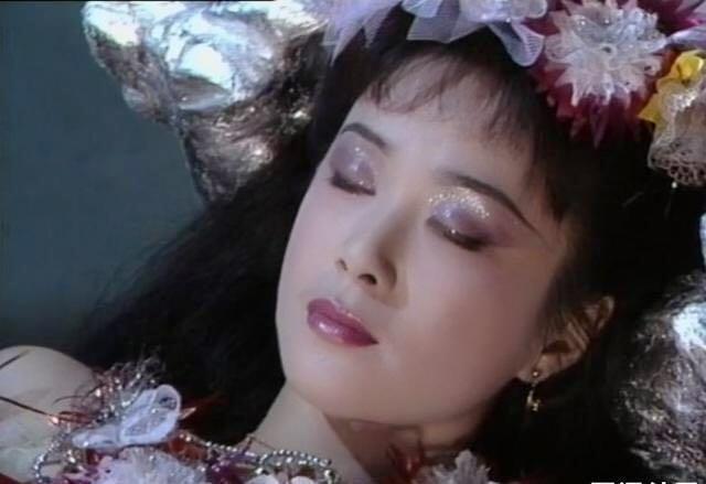 傅艺伟主演过那些影片?(龙凤店传奇 导演)