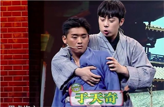 吕子墨和于天奇分开了吗？（爱笑不笑中导演的照片）
