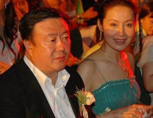 导演尤小刚的妻子是谁？（女主播陪导演睡觉对话）