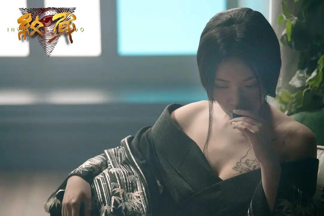 半个喜剧电影里面那个纹身的女的叫什么?(上海舞台剧纹身女导演)