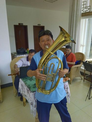士兵突击用号吹的音乐是什么?(导演小号子)