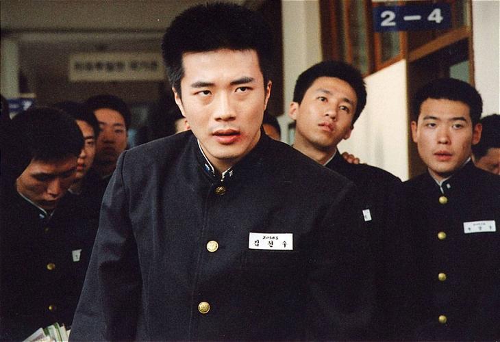 马粥街残酷史男主资料？（柳河导演的电影）