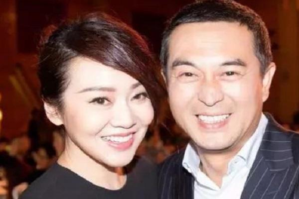 闫妮和张建亚离婚原因是什么?(闷骚男女 导演)