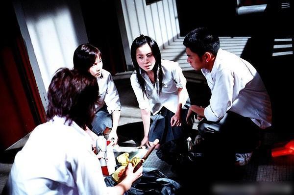 校墓处阮诗音是张雨绮扮演的么？（香港钱江汉导演）