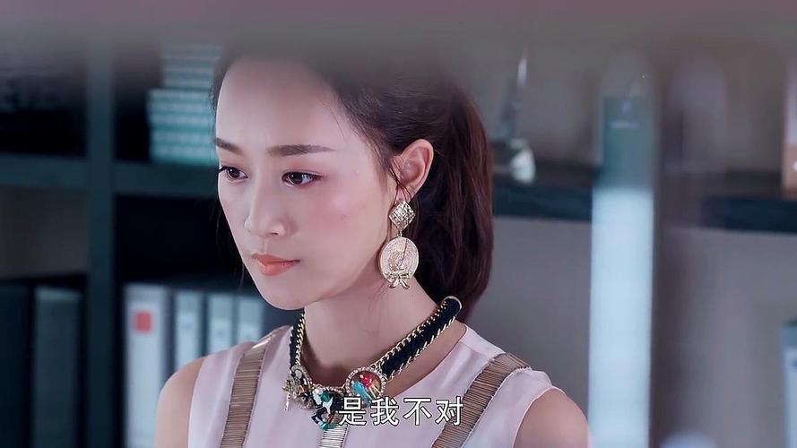 爱人的谎言的女主角是谁?(爱人的谎言导演照片)