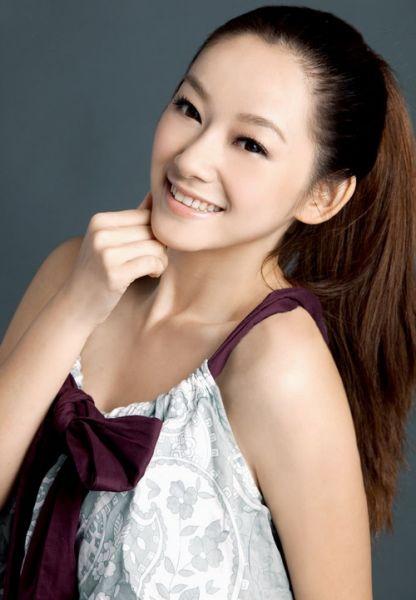 电视剧《奋斗》中米莱的饰演者叫什么?(阳光像花儿一样绽放导演)