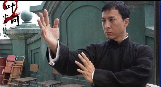 抖音上那些功夫片的电影,比如叶问,霍元甲这些电影的剪辑的背景音乐是什么?就是一开始低音,节奏感挺强?(霍元甲导演剪辑百度云)
