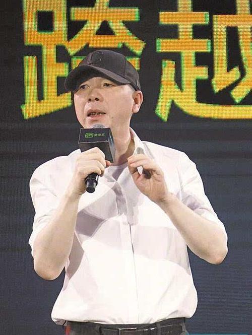 冯小刚最好的三部电影?(冯小刚导演有哪些特点)