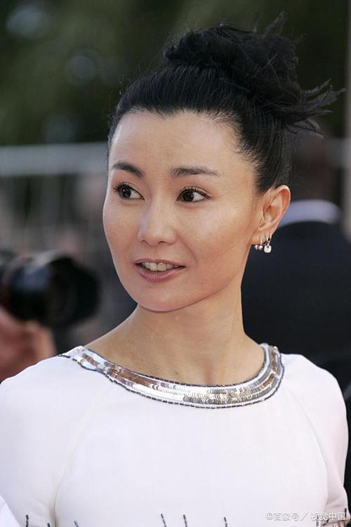 1998年张曼玉凭借什么获得，香港电影节金像奖最佳女主角？（拿过世界级电影奖项的香港导演）