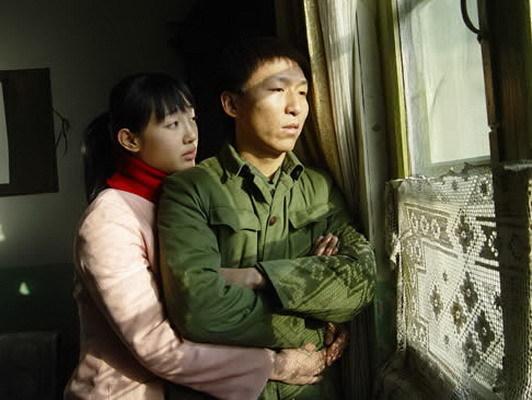 《与青春有关的日子》金燕,的感情受打击后,为什么会选择与一个有疾病的胖子结婚?我看她长得也漂亮啊?(与青春有关的日子剧情介绍)