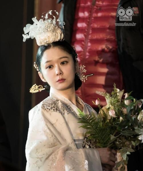 张娜娜的电视有哪些?(皇后的品格剧情介绍)