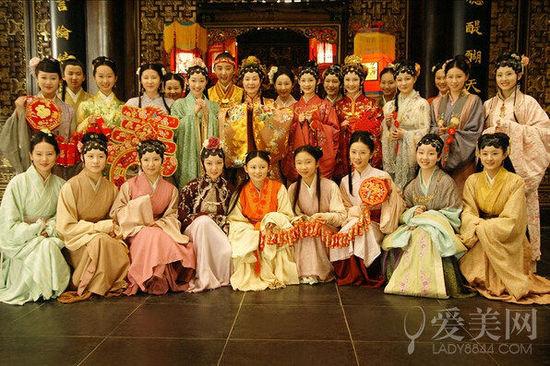新版红楼梦前期人物介绍？（新版红楼梦剧情介绍）