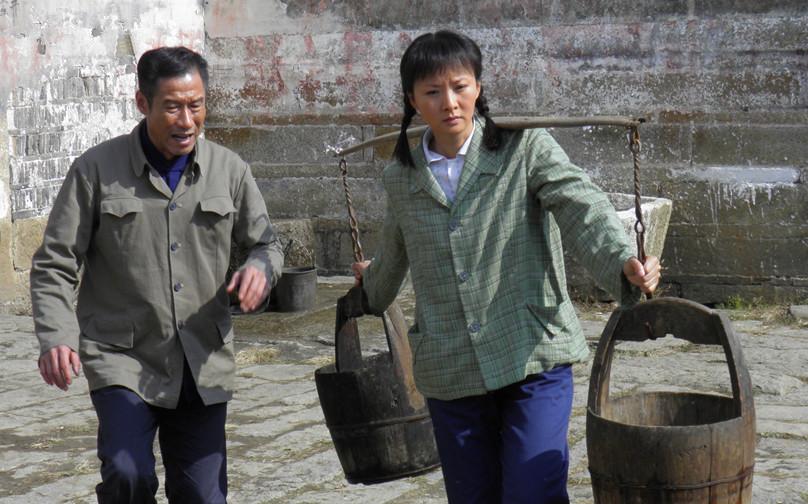 古村女人下大雨是哪一集?(古村女人剧情介绍)