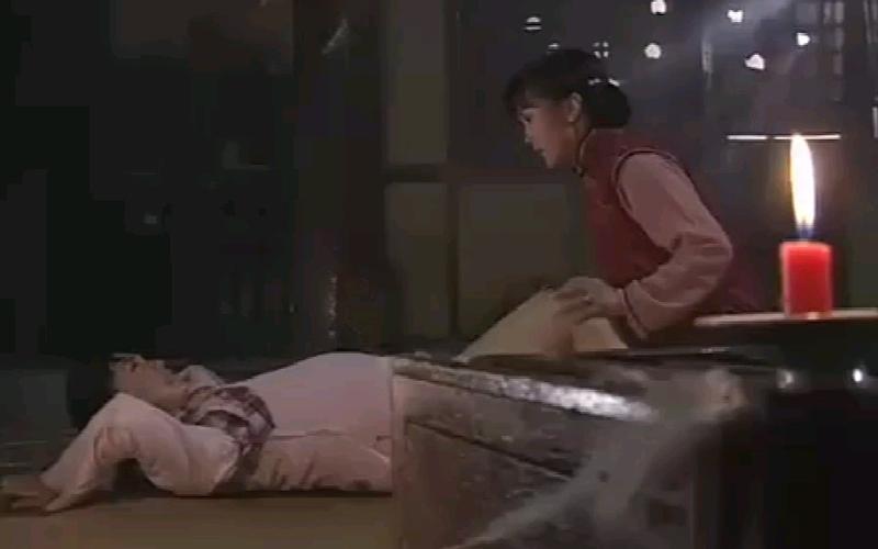 有没有一些电视剧生孩子的片段？（不要那些大喊大叫的）？（错爱半生剧情介绍）
