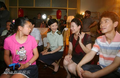 女子脱下戎装回归家庭的诗句?(戎装女人剧情分集介绍)