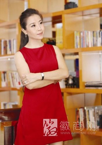 经理的老婆来办公室上班,经理让我她安排一点事情做,再教教她,她是经理的老婆,我真能让她做事吗?(我的办公室老婆剧情介绍)
