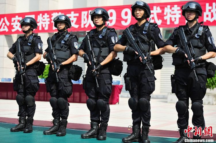 为什么特警服装是黑色？（黑色特警剧情介绍）