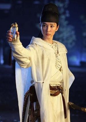 求以一部电视剧,里面有一个人物叫,死心眼,主角是一位侠女,坏人是国师和他妻子,为了争夺一个人参精?(灵山侠侣分集剧情介绍)