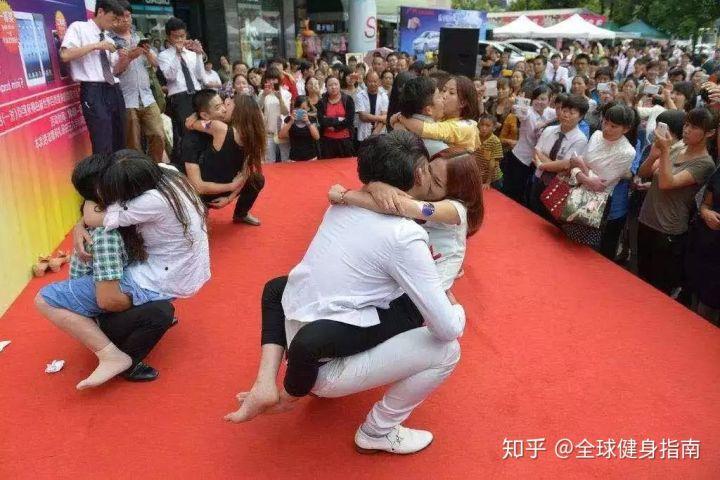 男女见面就想亲亲抱抱是真爱了吗？（真爱就亲亲剧情介绍）