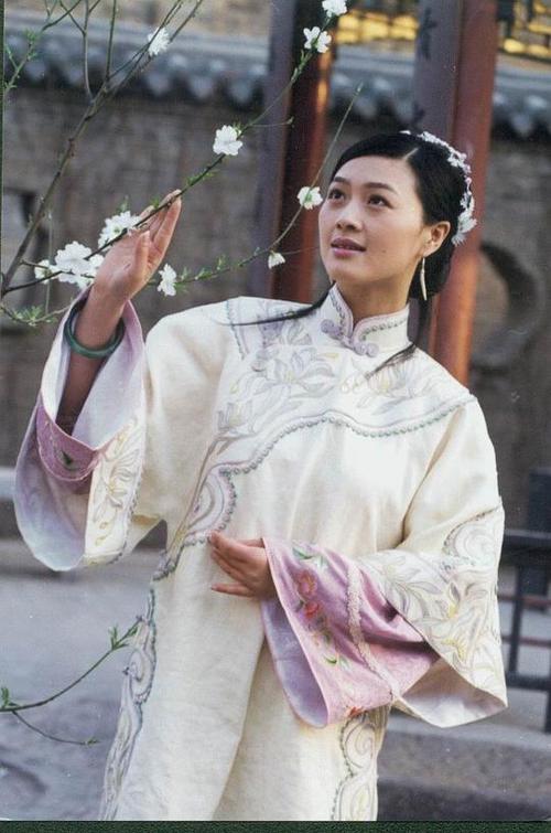 关中匪事三姨太扮演者是谁?(惊世情仇分集剧情介绍)