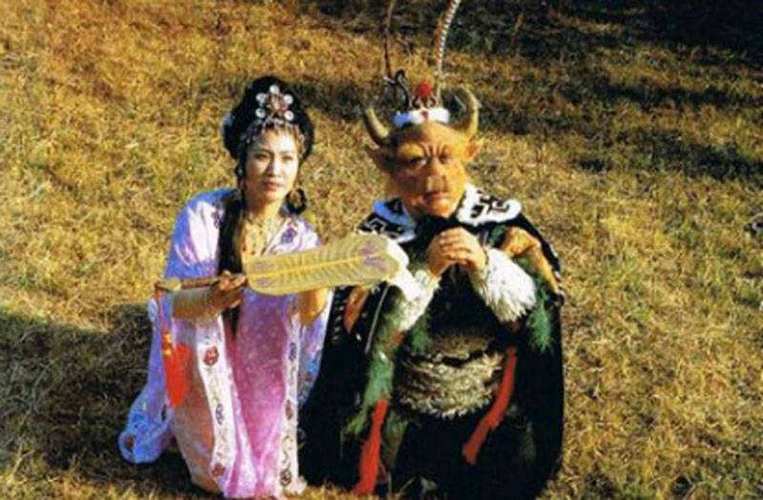 西游记三借芭蕉扇那个狐狸精的演员？（烽火情恨分集剧情介绍）