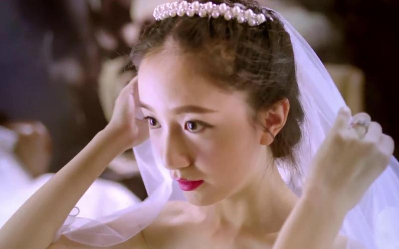 李倩死时多少岁？（百年婚纱店剧情介绍）