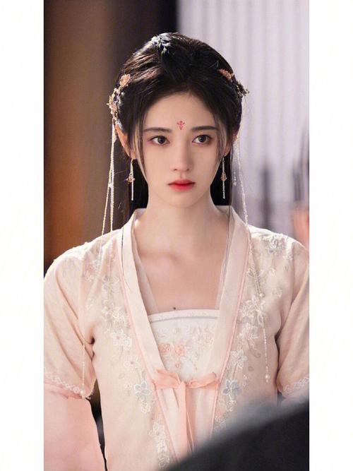 鞠婧祎如意芳霏男主角是谁？（鞠婧祎如意芳霏剧情介绍）