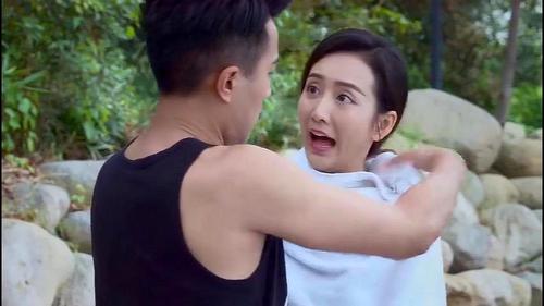 美女不小心弄脏总裁衣服是第几集？（周末父母 剧情介绍）