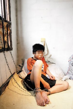我一个人被锁在家里了,怎么办?(家 锁剧情介绍)