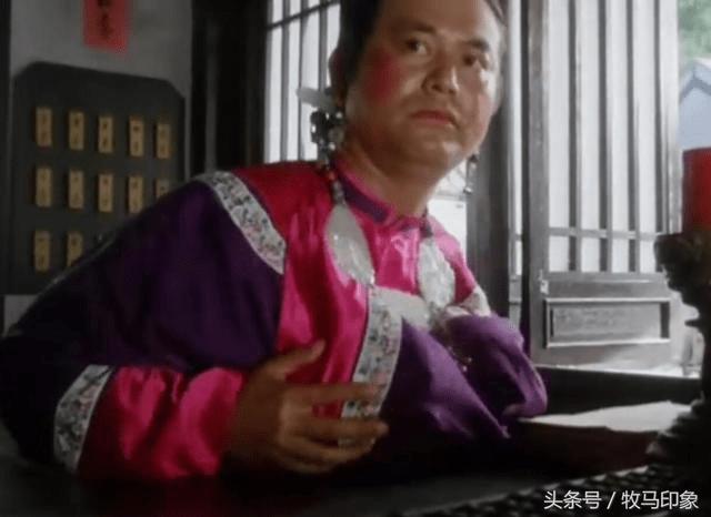 周星驰跟陈百祥演的那个财神什么的是什么电影？（骨妹剧情介绍）