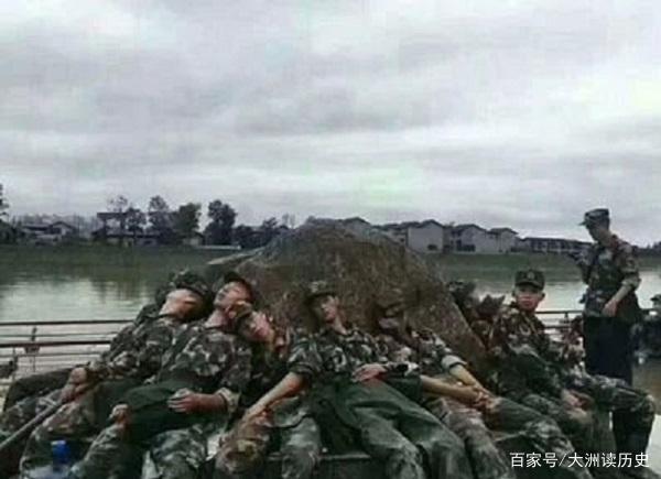 98抗洪电视剧惊涛炸石油气罐哪集?(《惊涛》剧情介绍)