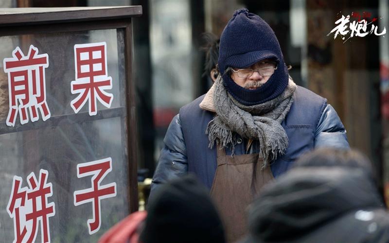 电影《老炮儿》中为什么要设计乞讨少女的桥段?(电影锦上添花剧情介绍)