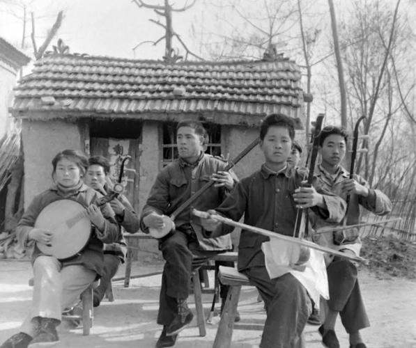 六七十年代人们的生活是什么样子的？（光辉年代剧情介绍）