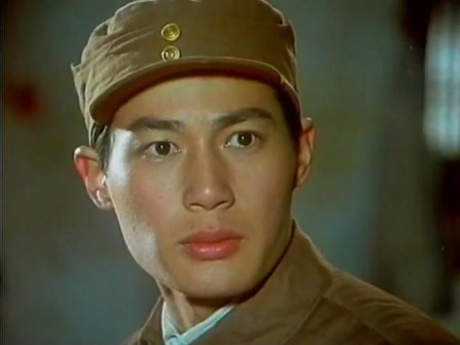 介绍电影《开枪,为他送行》的故事情节和主要演员?(电影 开火剧情介绍)